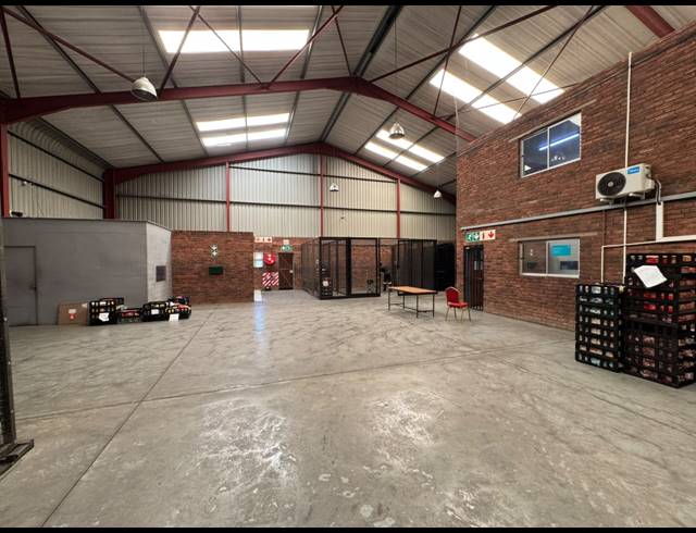 1,625M² WAREHOUSE FOR SALE IN RAND LEASE